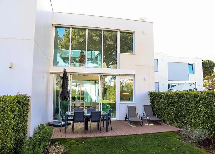 By Garvetur Willa Quarteira