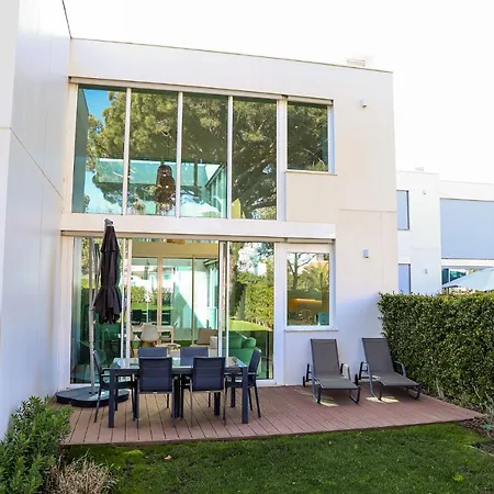 By Garvetur Villa Quarteira